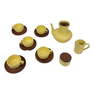 Mid-Century Modern Five Cup Tea Set in Yellow Ceramic and Teak from Ernestine Salerno, Italy, 1960s, Set of 13 For Sale