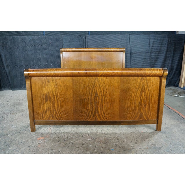Wood Antique 19th Century Late Victorian Quartersawn Oak Double Full Size Sleigh Bed For Sale - Image 7 of 18