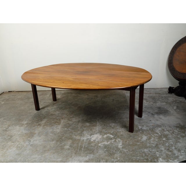 19th Century English Walnut Drop-Leaf Table with Oval Top and Straight Legs For Sale In Atlanta - Image 6 of 12