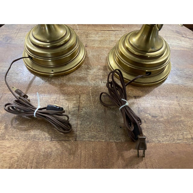 French Vintage Stiffel Creamy White Ceramic and Brass Plume Buffet or Table Lamps, a Pair For Sale - Image 3 of 12