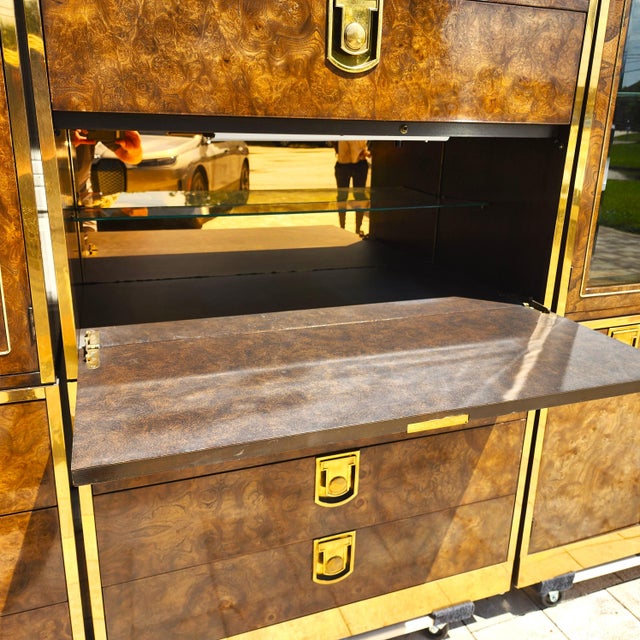 1970s Mastercraft Display Cabinets Burl & Brass For Sale - Image 13 of 16