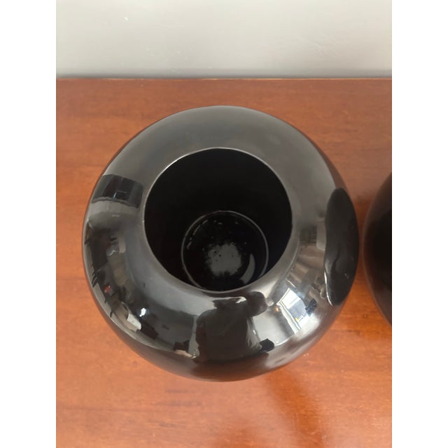 Ceramic 1980s Post Modern Black High Gloss Circular Vases- a Pair For Sale - Image 7 of 8