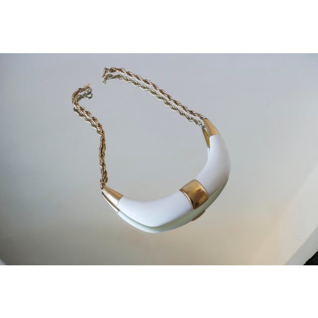Vintage, 1970s Crown Trifari Resin Double-Horn Statement Choker Necklace, Cream and Gold For Sale In New York - Image 6 of 11