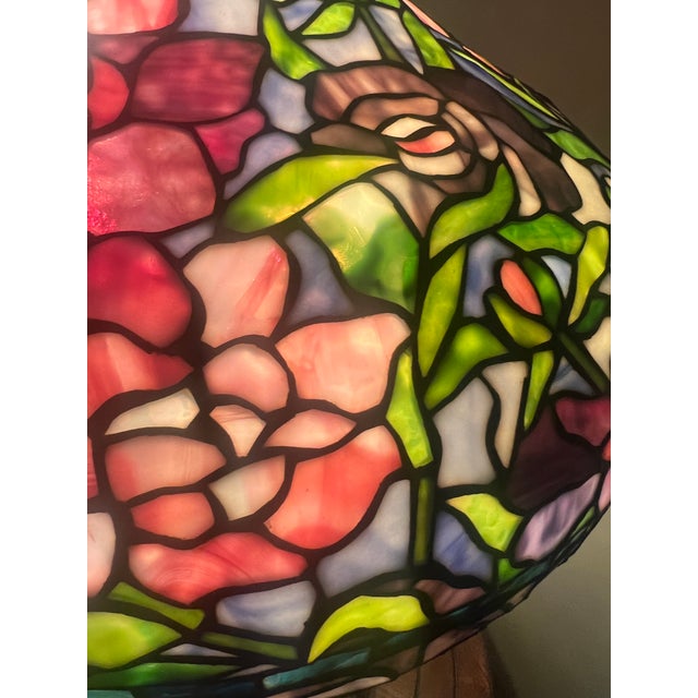 Beautiful Tiffany Peony design large Art Nouveau table lamp Excellent condition and craftsmanship authentic 32' Tiffany...