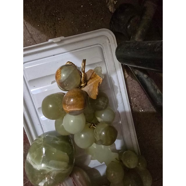 String of jade marbles in the image of a bunch of grapes
