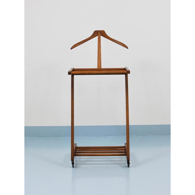 A beautiful Modernist valet stand / clothing stand / dressboy for both ladies and gentlemen, dating from the 1950s....
