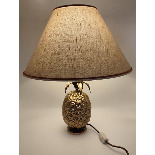 Hollywood Regency Pineapple Table Lamp in Brass with Linen Shades from Maison Le Dauphin, France, 1970s For Sale - Image 17 of 18