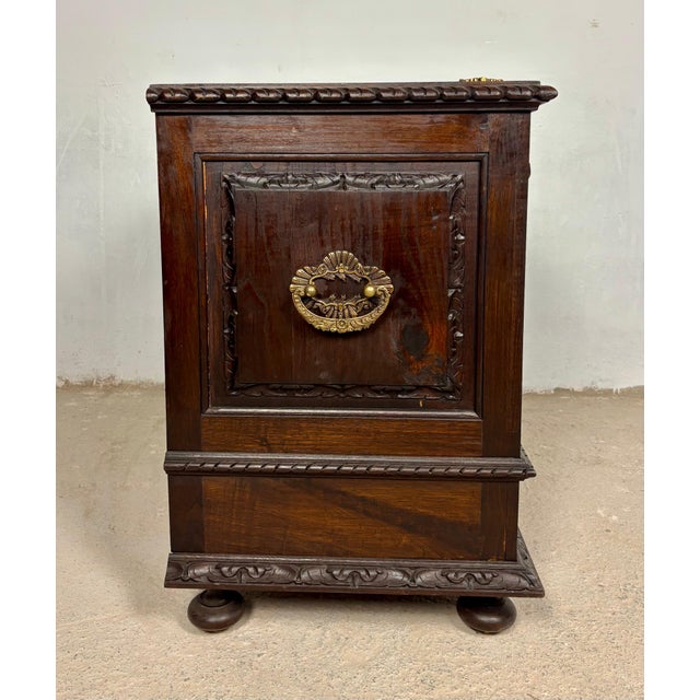 Wood 1930s Spanish Carved Blanket Chest, Renaissance Revival Style For Sale - Image 7 of 16