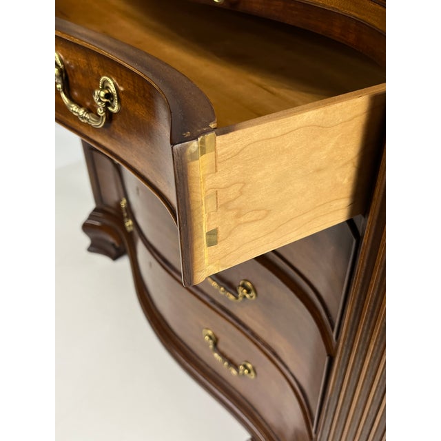 Late 20th Century EJ Victor Mahogany Serpentine Bachelor's Chest With Brushing Slide For Sale - Image 10 of 17