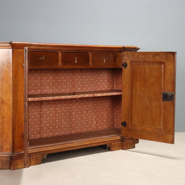 Italian Baroque Sideboard in Walnut, 1700s For Sale - Image 3 of 12