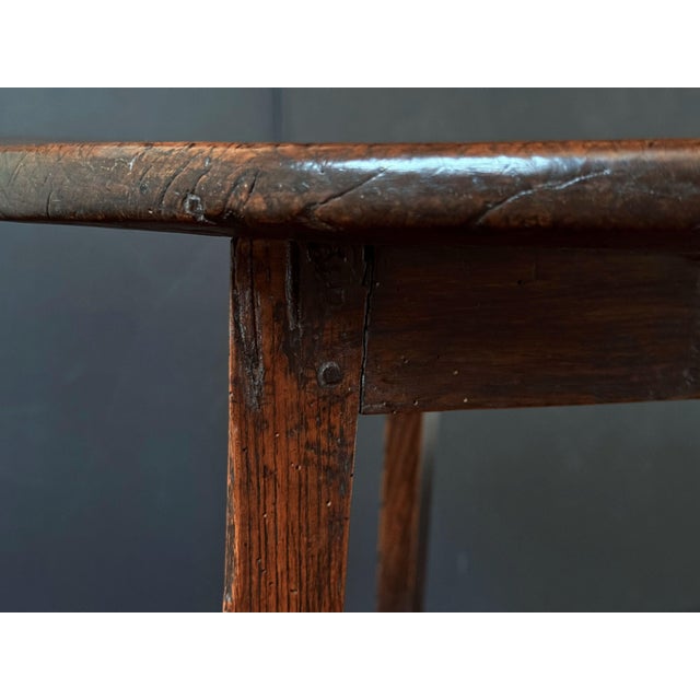 English Cricket Table of Patinated Oak From the Georgian Era For Sale In Austin - Image 6 of 9
