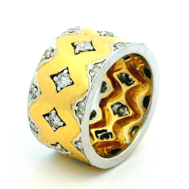 Metal Wide 18k Gold Diamond Band Ring, 1 Carat, Size 7.5 For Sale - Image 7 of 10