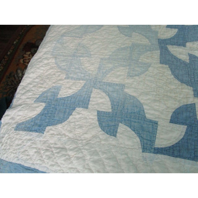Drunkards Path Handmade Patchwork Quilt Blue White Faded Damaged Full Size Vintage 1940's For Sale - Image 13 of 18
