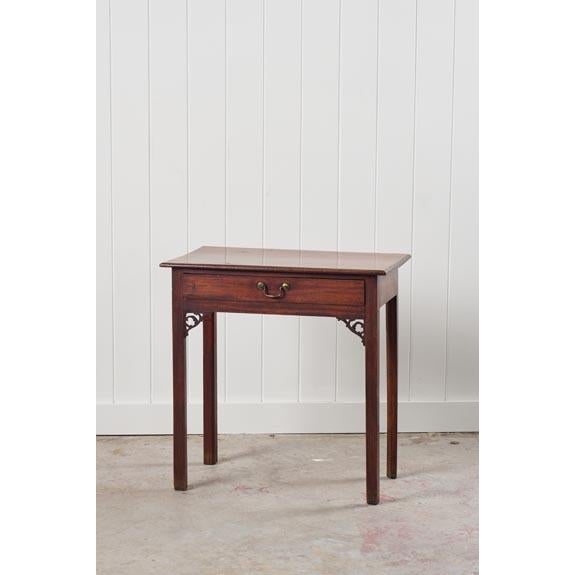 Traditional Single Drawer Georgian Side Table (c.1800) For Sale - Image 3 of 14