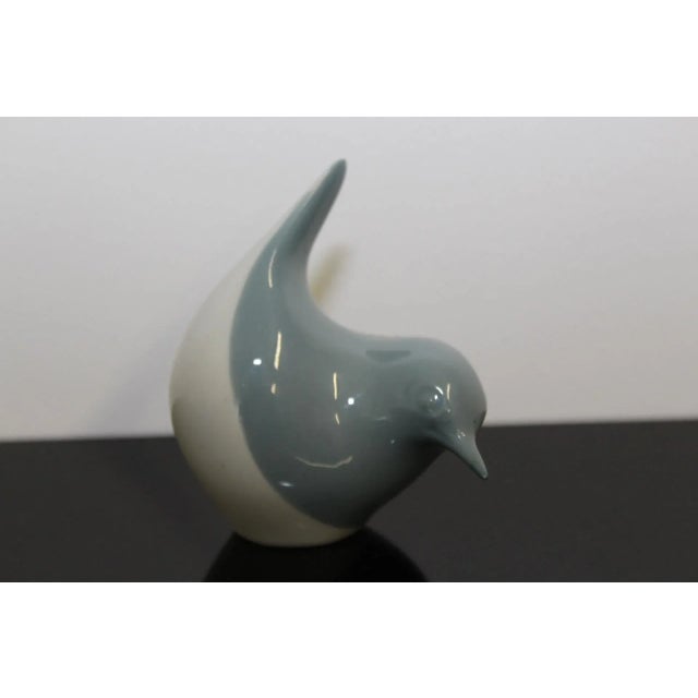 Representation of a sparrow made of porcelain, made in Czechsolovakia by Royal Dux porcelain goods in the 60s, various...