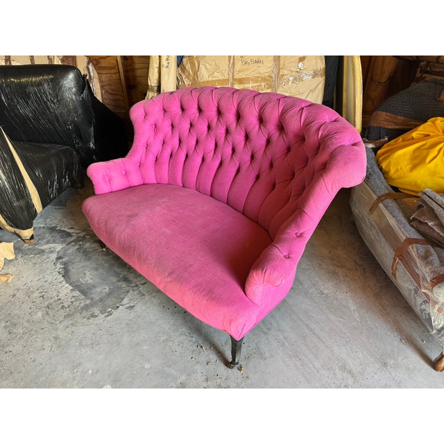 19th Century French Napoleon III Button-Tufted Fuchsia Brushed Cotton Settee For Sale In New York - Image 6 of 10