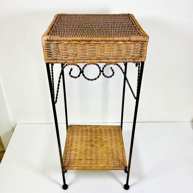 1980s Vintage Coastal Boho Chic Arts & Crafts Wicker and Twisted Rope Metal Plant Stand For Sale - Image 11 of 12