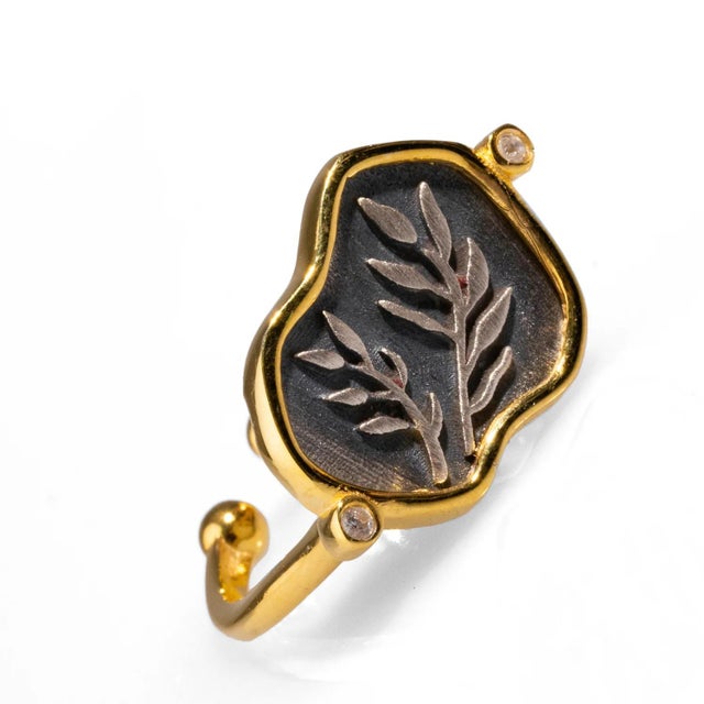 Contemporary Eternal Peace Olive Branch Ring, Size 5 For Sale - Image 3 of 7