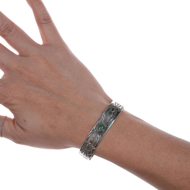 6.25" c1930's Silver Navajo curio whirling logs cuff bracelet For Sale - Image 11 of 11