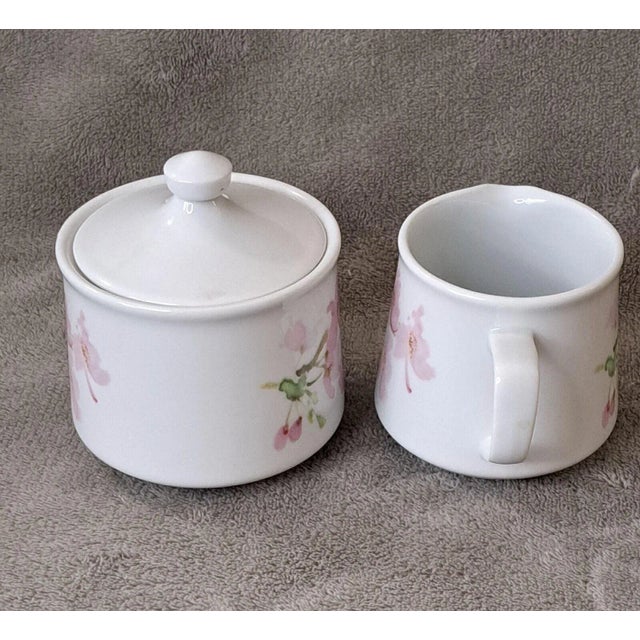 Ceramic 1970s Liette International Pink Dogwood Blossoms Ceramic Creamer & Sugar Bowl Set- 2 Pieces For Sale - Image 7 of 10