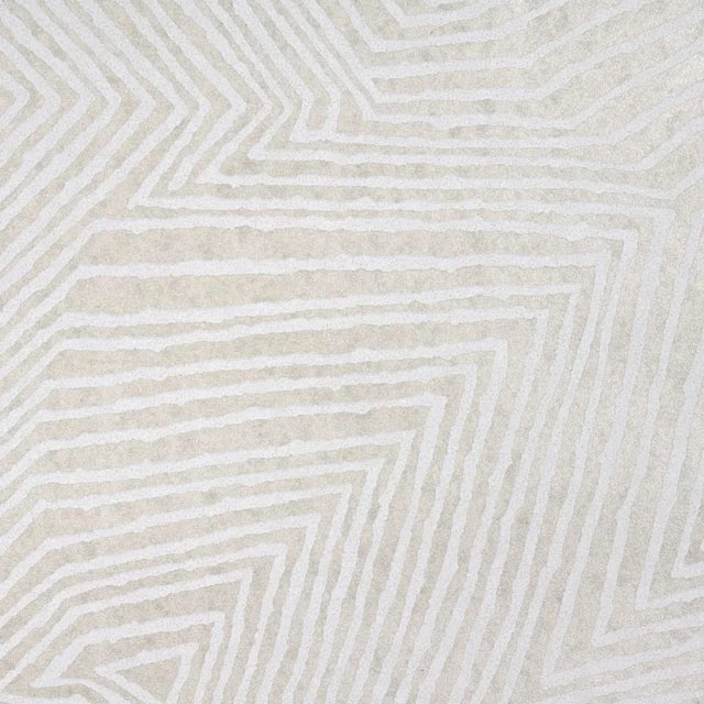 Contemporary SAMPLE - Schumacher Labyrinth Grand Wallpaper In Soft Silver For Sale - Image 3 of 4