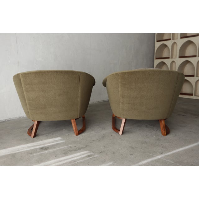 Pair of Mid Century Barrel Lounge Chairs by Jens Risom For Sale - Image 10 of 11
