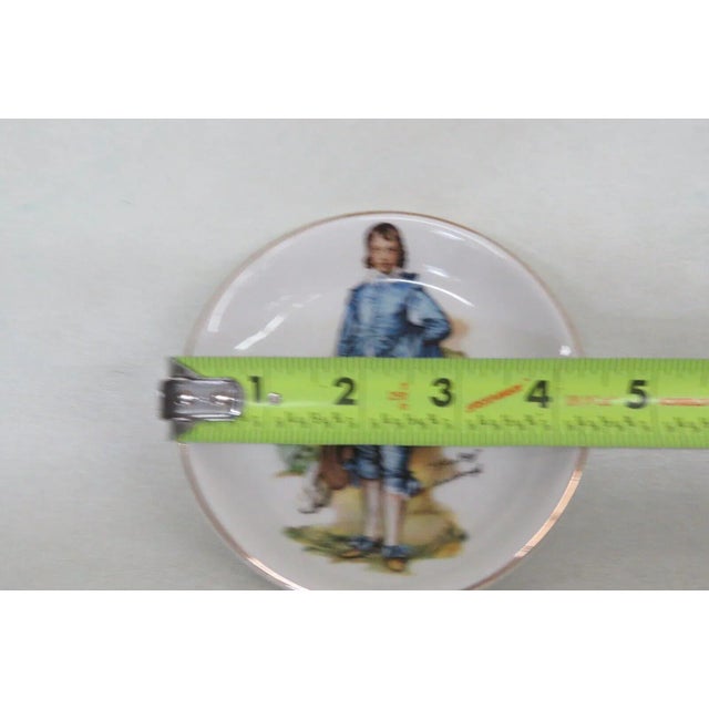 This lovely trinket dish is made of porcelain. This dish is stamped as being made by Wood & Sons in England, see pictures,...