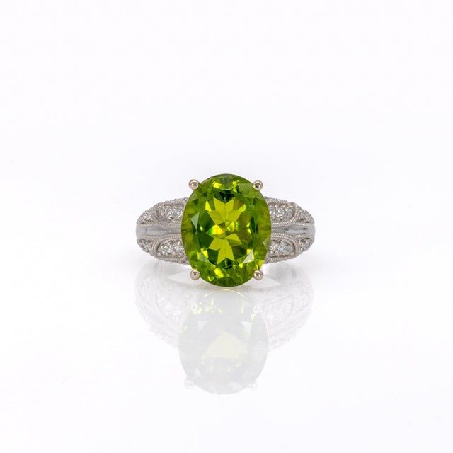 2020s 7.2Ct Peridot Ring With Earth Mined Diamond Halo: Solid 14k Gold, Size 6.75 For Sale - Image 5 of 10