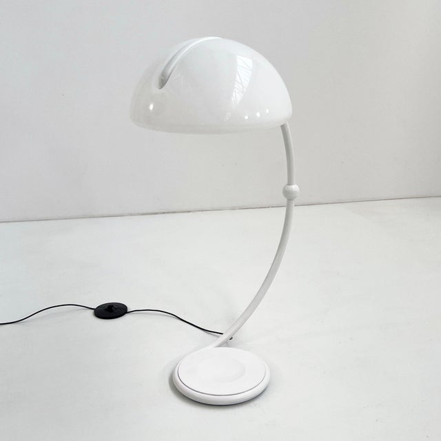 White Serpente Floor Lamp by Elio Martinelli for Martinelli Luce, 1970s, in Good conditions. Designed 1970 to 1979 This...