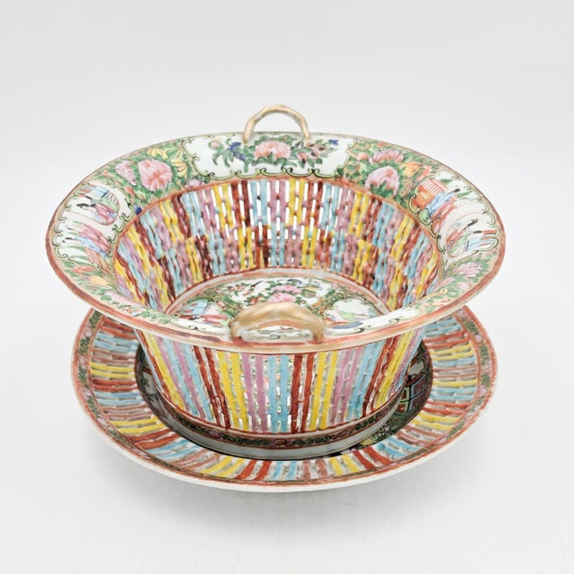 Late 19th Century Rose Medallion Chestnut Basket China c.1880 For Sale - Image 5 of 14