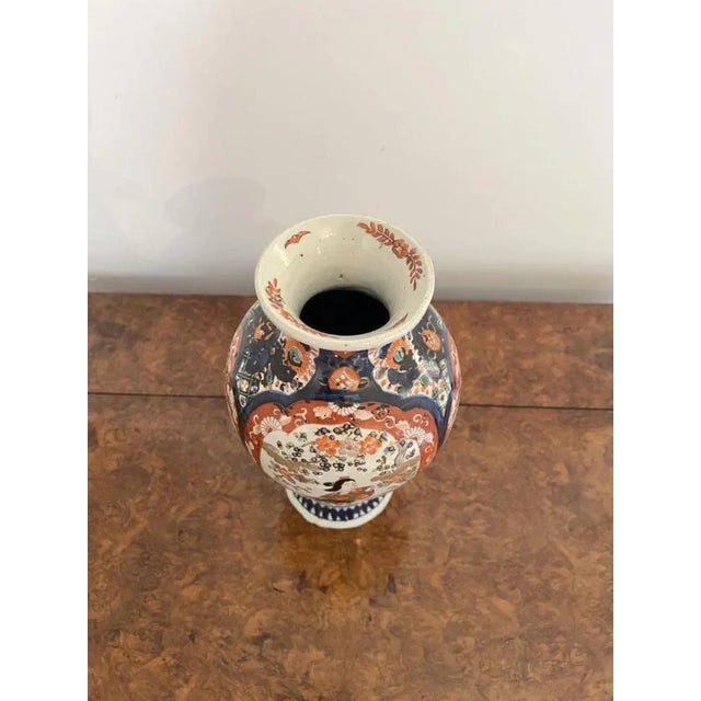 Fantastic quality antique Japanese Imari shaped vase having a quality antique Japanese Imari vase, with a fluted shaped...