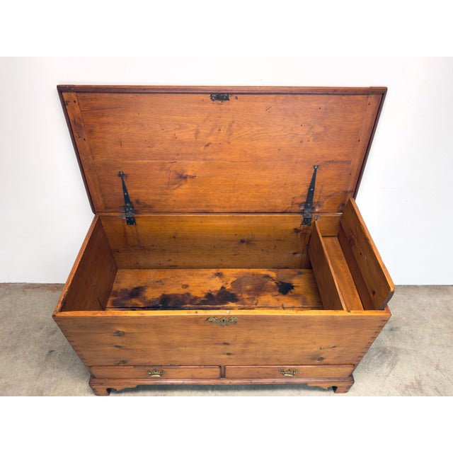 Late 18th Century Late 18th Century American Queen Anne Style Pine Blanket Chest Pennsylvania For Sale - Image 5 of 12