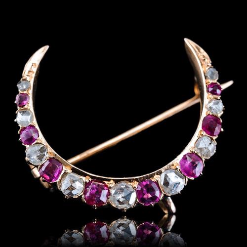 Antique Victorian 18 Karat Gold Crescent Brooch with Ruby and Diamond, 1880s For Sale - Image 3 of 18