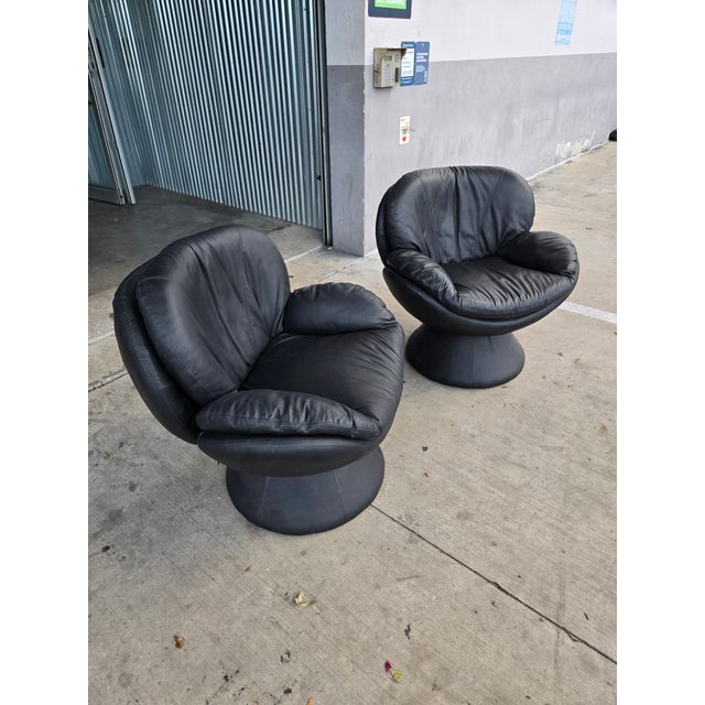 1970s Jaymar Attributed Black Leather Pod Lounge Chairs- A Set For Sale In Miami - Image 6 of 12