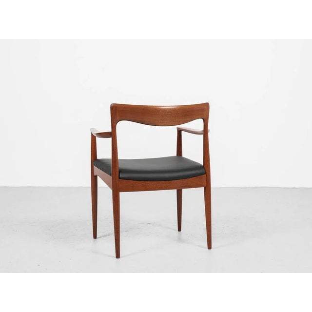 This chair with armrests is designed by Arne Vodder and manufactured by Vamo in Denmark in the 1960s. There is a logo by...