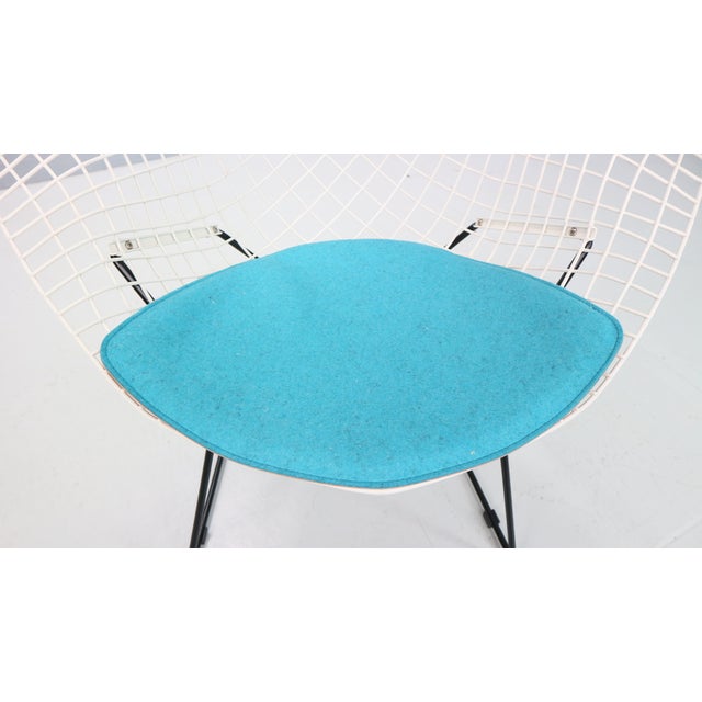 Diamond Chair in White and Black Metal by Harry Bertoia, 1960s For Sale - Image 9 of 16