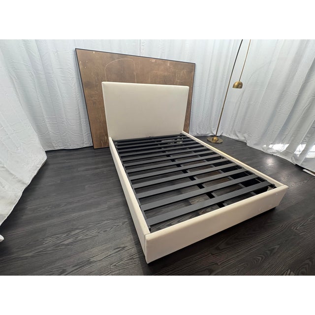 Modern Rh Lawson Fabric Panel Bed – Queen | 48" Headboard | Natural Performance Linen Weave For Sale - Image 3 of 18