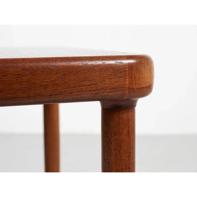 Johannes Andersen Mid-Century Danish Extendable Dining Table in Teak with Rounded Corners and Butterfly Extension attributed to Johannes Andersen, 1960s For Sale - Image 4 of 13
