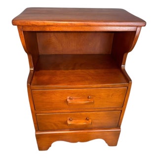 Refinished Cushman Colonial Creations Nightstand/Russet Maple Bedside Table | Vintage Open Shelf Farmhouse 2-Drawer End Table For Sale