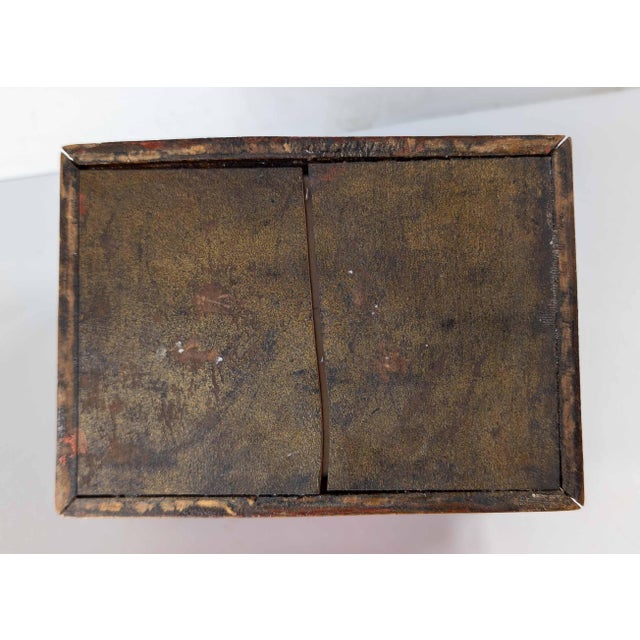 19th Century English or French Red Lacquer Gilt Chinoiserie Sewing Box For Sale - Image 14 of 16