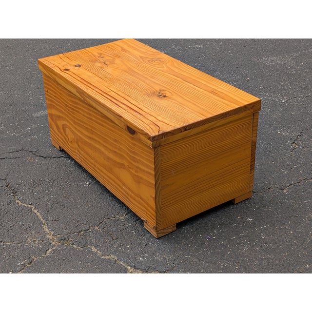 1960s Vintage Cedar Blanket Chest For Sale - Image 5 of 9