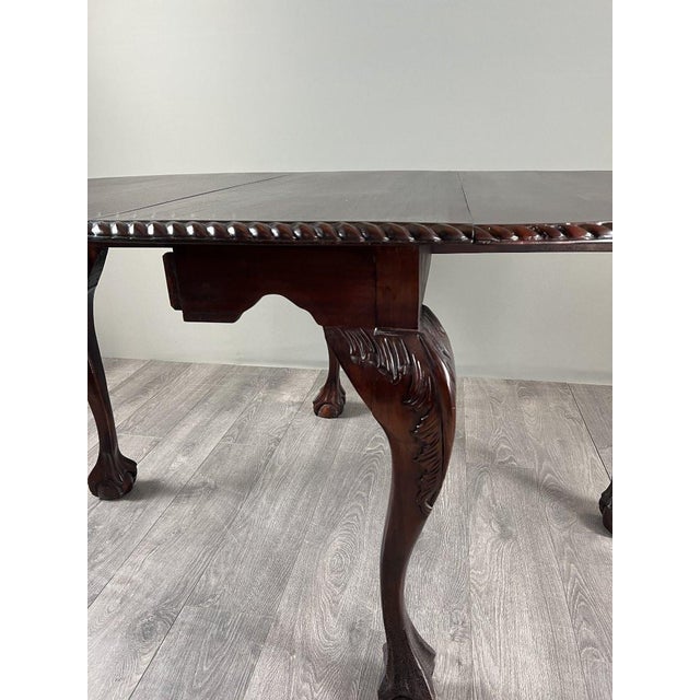 20th Century Mahogany Drop-Leaf Table, in Very Good conditions. Designed 1920 to 1949