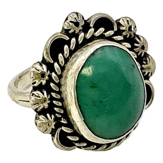 1970s Vintage Southwestern Navajo Boho Chic Sterling & Turquoise Cocktail Ring - Size 7.25 For Sale