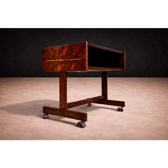 Console on Wheels in Rosewood & Chrome Wheels, Sergio Rodrigues, 1960s For Sale - Image 10 of 12