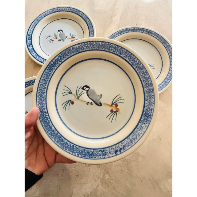 1980s Vintage Hartstone Usa Restaurant Ware Plates – Set of 4 – 7.75 Inch Heavy Pottery – Hand Decorated Bird Motif For Sale - Image 5 of 9