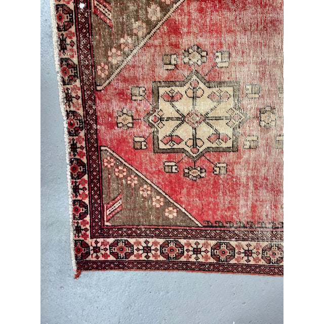 Textile Vintage Distressed Geometric Rug Three Medallion Design – 49″ × 74″ For Sale - Image 7 of 15