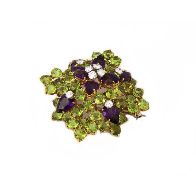 Contemporary 41ct Diamond Peridot & Amethyst 18k Yellow Gold Large Flower Brooch For Sale - Image 3 of 7