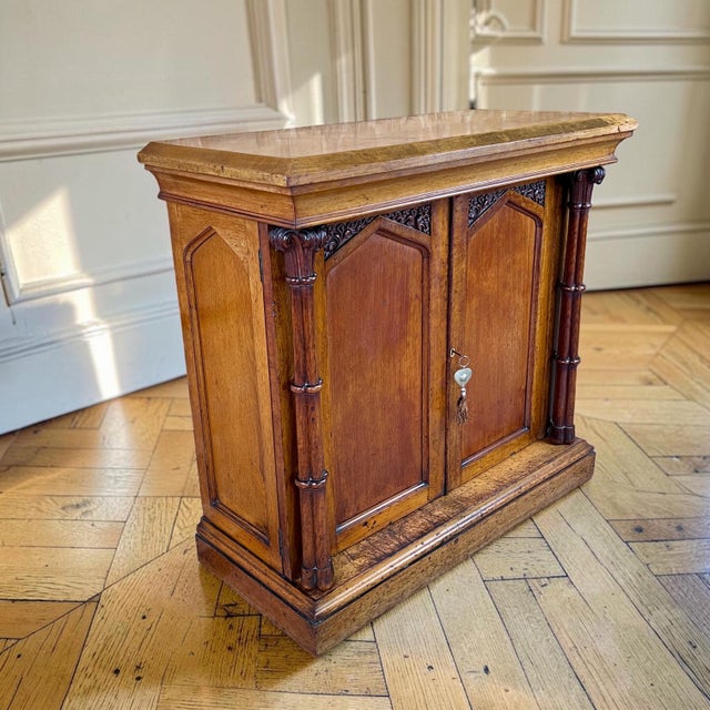 Brown William IV Gothic Revival Side Cabinet in Oak, 1830 For Sale - Image 8 of 8