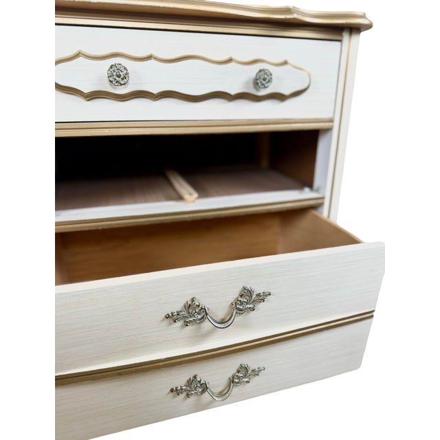 Vintage French Provincial Six-Drawer Dresser in Cream and Gold With Louis XV Details For Sale - Image 17 of 17