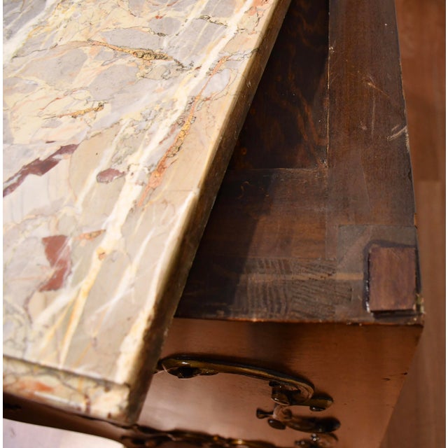 Wood 1880 Antique French Louis XV Burl Walnut & Walnut Marble Top Commode / Dresser For Sale - Image 7 of 18